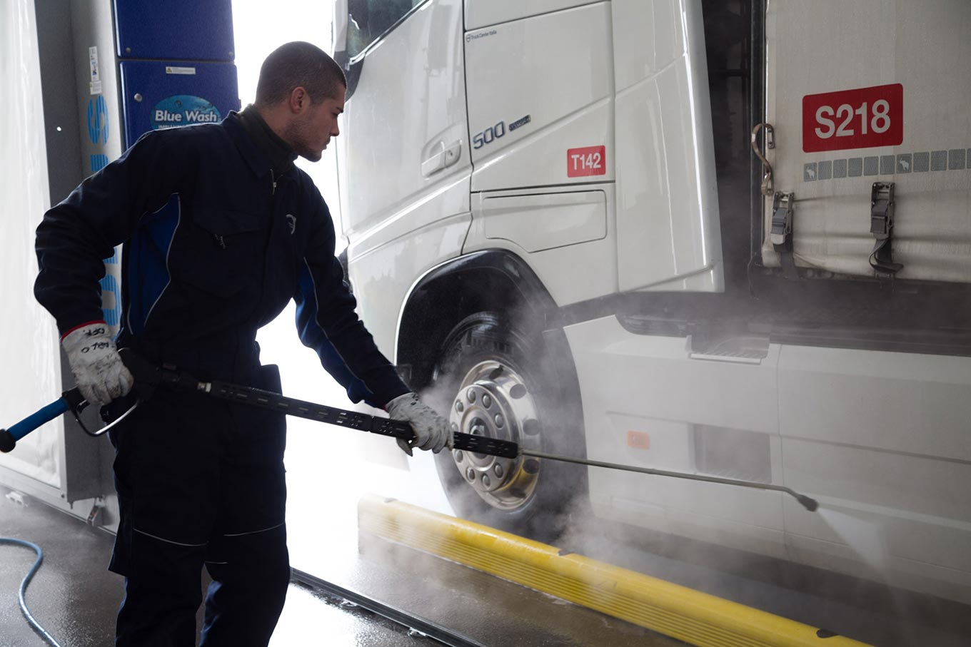 Valoris-lavaggio-camion-esterno_Q4C0062
